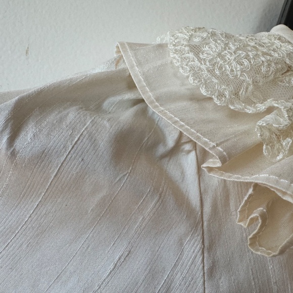 Exceptional 'Sarah Louise' of England Silk and Lace Baby's Christening Gown - Picture 5 of 8